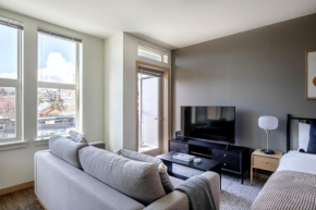 Wallingford studio w pets wd nr dining bars SEA-562